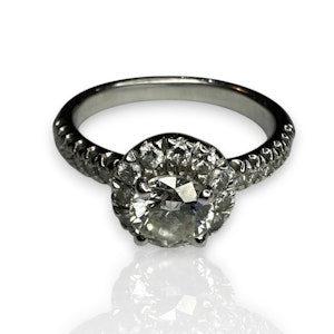 18k White Gold Halo Diamond Ring - 0.71ct