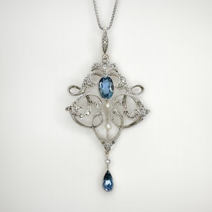 Art Nouveau Aquamarine Pendant - Saddingtons Jewellery Stand 375