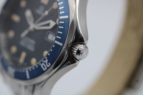 Omega Seamaster Diver 300 M Beautifully aged dial 1999 Box and Papers - image 8