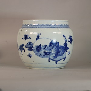 Chinese blue and white food vessel of bulbous form Kangxi(1662-1722)
