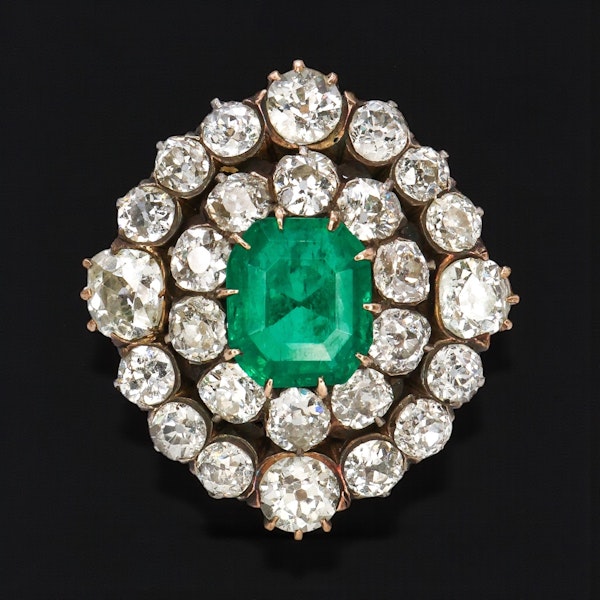 Lovely Colombian Emerald Diamond Ring at Deco&Vintage Ltd - image 3