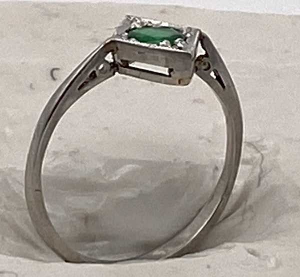 Art Deco emerald lozenge shape ring - image 2