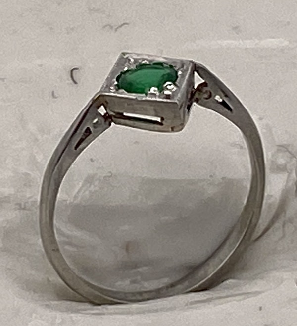 Art Deco emerald lozenge shape ring - image 3