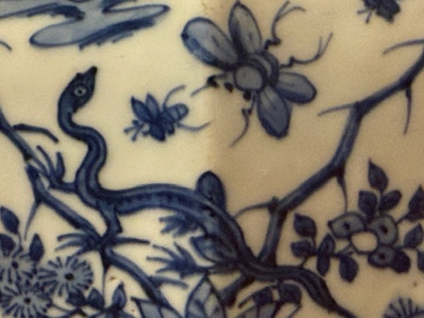 A RARE MING BLUE AND WHITE BRUSH HOLDER IN THE FORM OF A TABLE SCREEN - image 5