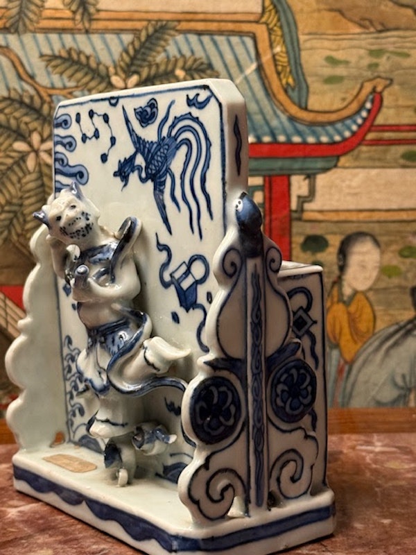 A RARE MING BLUE AND WHITE BRUSH HOLDER IN THE FORM OF A TABLE SCREEN - image 4