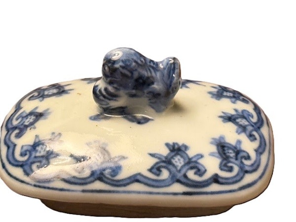 A RARE MING CHINESE BLUE AND WHITE WINE POT - image 4