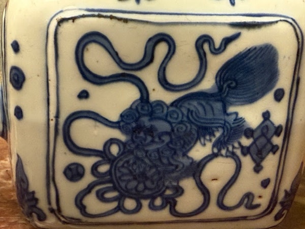 A RARE MING CHINESE BLUE AND WHITE WINE POT - image 2