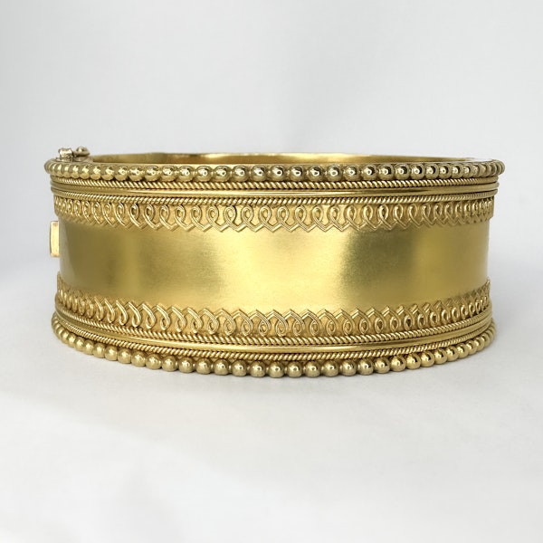 Large Victorian Etruscan 15ct Cuff - image 1