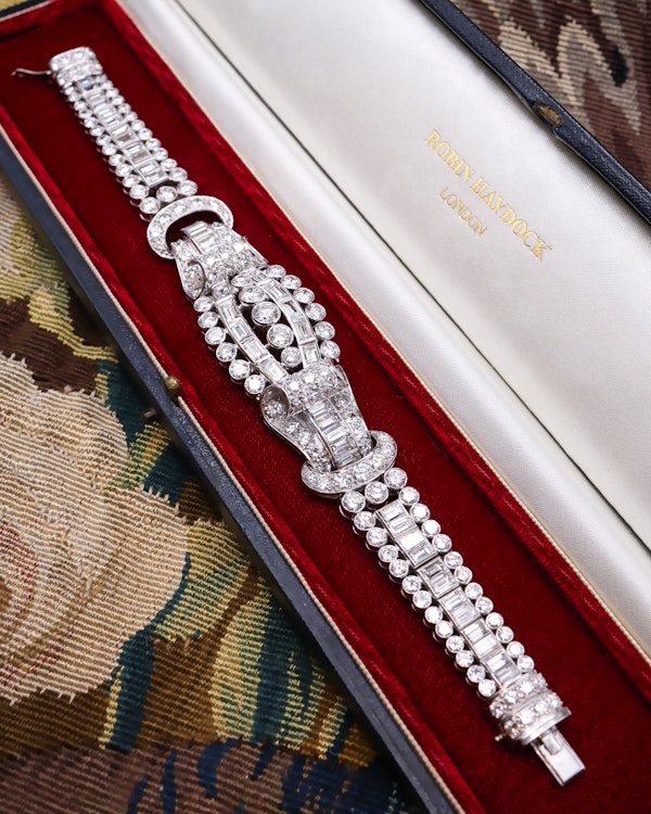 An exceptional example of an Architectural 18ct White Gold (tested), late Art Deco, 27 Carat Diamond Bracelet. Circa Late 1940's. - image 1