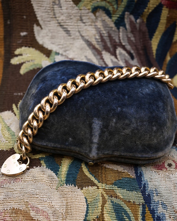 A very fine Victorian 15ct (stamped) Yellow Gold Curb Link Bracelet with Heart Lock and Safety Chain.   Circa 1890. - image 1