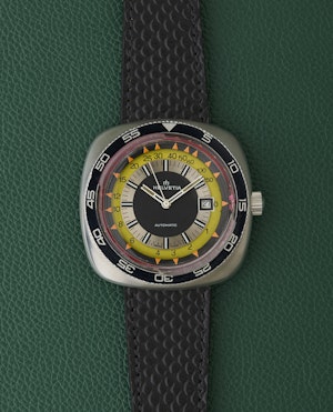 Helvetia Ref.2783.032.30 Yellow & Silver Dial 1960s Vintage Diver Watch