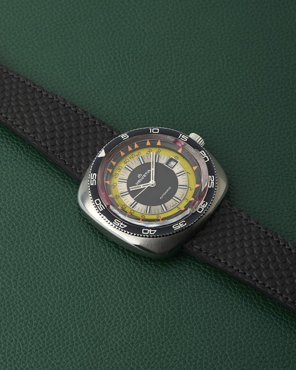 Helvetia Ref.2783.032.30 Yellow & Silver Dial 1960s Vintage Diver Watch - image 7