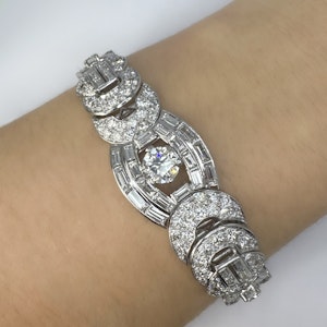 1940’s 15ct Diamond Bracelet - Saddingtons Jewellery Stand 375