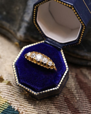 Downstairs at Grays: A very fine 18 Carat Yellow Gold (tested), Graduated Five Stone Old Cut Diamond Ring. English. Circa 1890