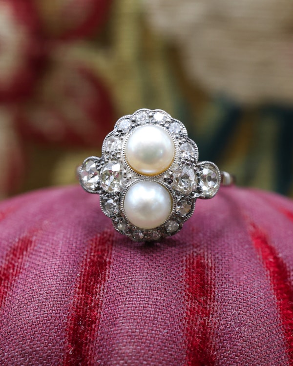 Downstairs at Grays: A very fine 18 Carat Gold and Platinum, Natural Salt Water "Button" Pearl and Diamond Ring in the Edwardian Style. English. Circa 1910 - image 1