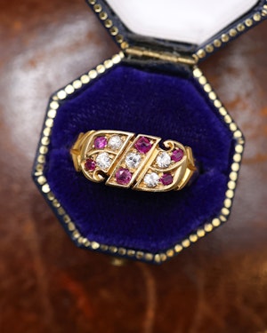 Downstairs at Grays: A fine example of a Chester Hallmarked 18ct Yellow Gold & Diamond, Scrolling Victorian Ring Circa 1899
