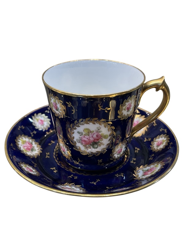 Set of Royal Crown Derby coffee cans and saucers - image 2