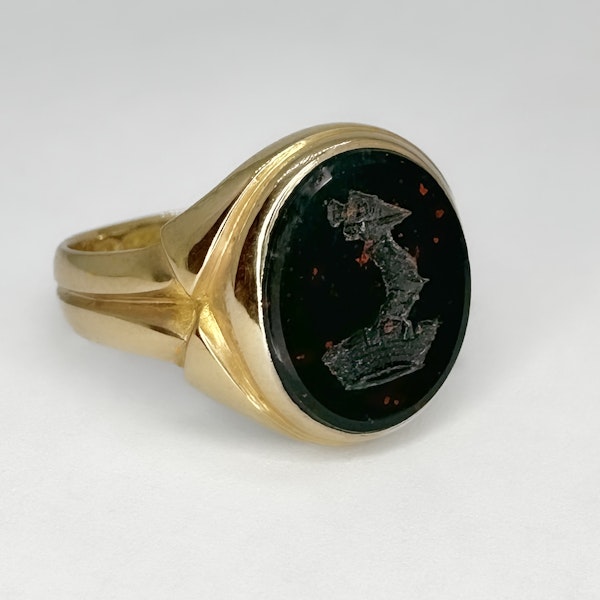 Bloodstone Heraldic Intaglio Signet Ring - Saddingtons Jewellery Stand 375 - image 2