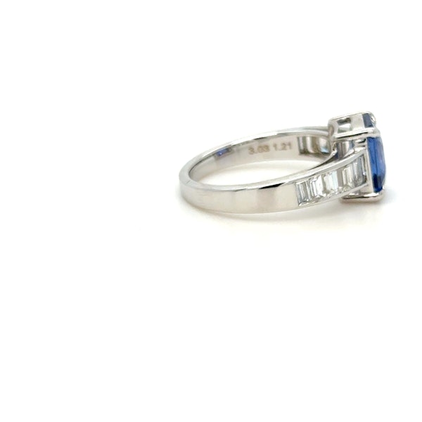 3.22ct Sapphire & baguette diamond Ring 18k white gold - image 3