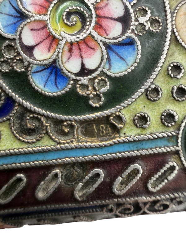 Russian silver gilt and cloisonné and shaded enamel cigarette case, Moscow , c.1910 by БиГ. - image 6
