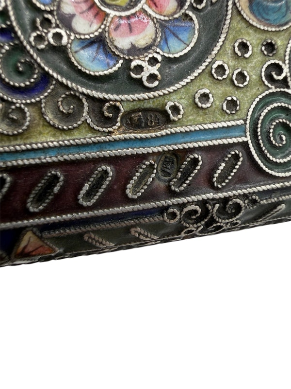 Russian silver gilt and cloisonné and shaded enamel cigarette case, Moscow , c.1910 by БиГ. - image 7