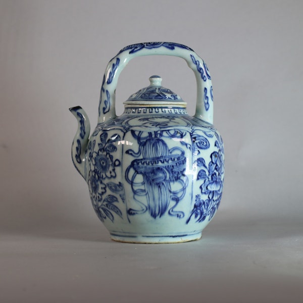 Chinese blue and white Kraak wine pot and cover, Wanli (1573-1619) - image 2