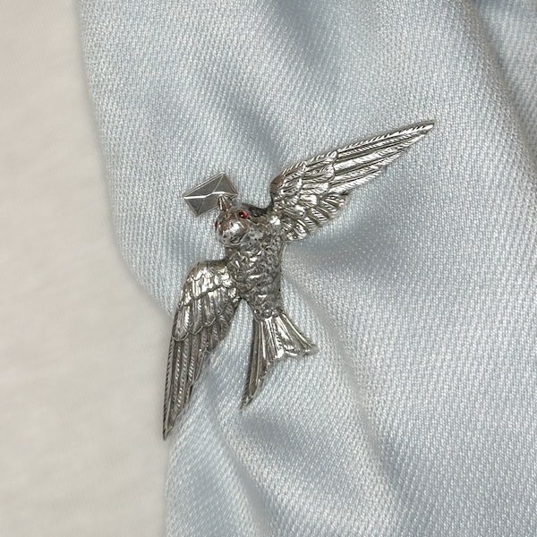 Victorian Silver ‘Love Bird’ Brooch - Saddingtons Jewellery Stand 375 - image 5