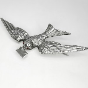 Victorian Silver ‘Love Bird’ Brooch - Saddingtons Jewellery Stand 375