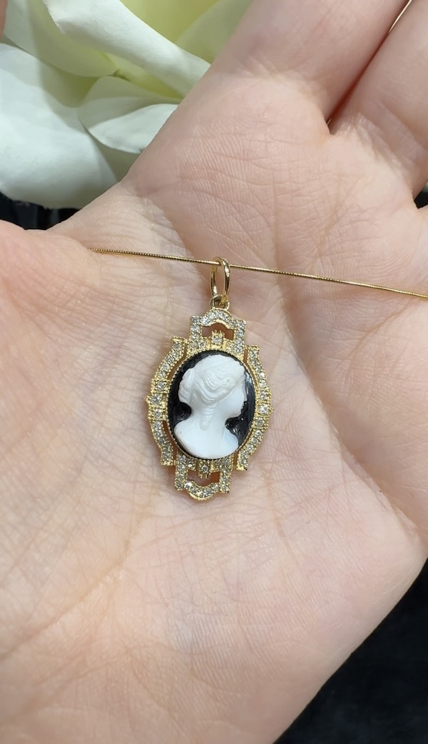 Antique victorian onyx agate cameo Pendant Necklace - image 1