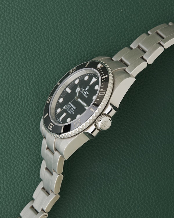 Rolex Ref.114060 Submariner No Date Oyster Full Set Box Papers 2020 - image 4