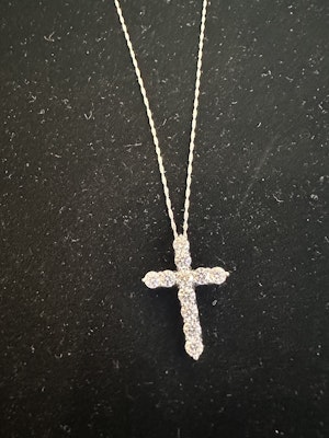 Stunning 18k White Gold Diamond Cross Pendant & Chain (750 Hallmark)