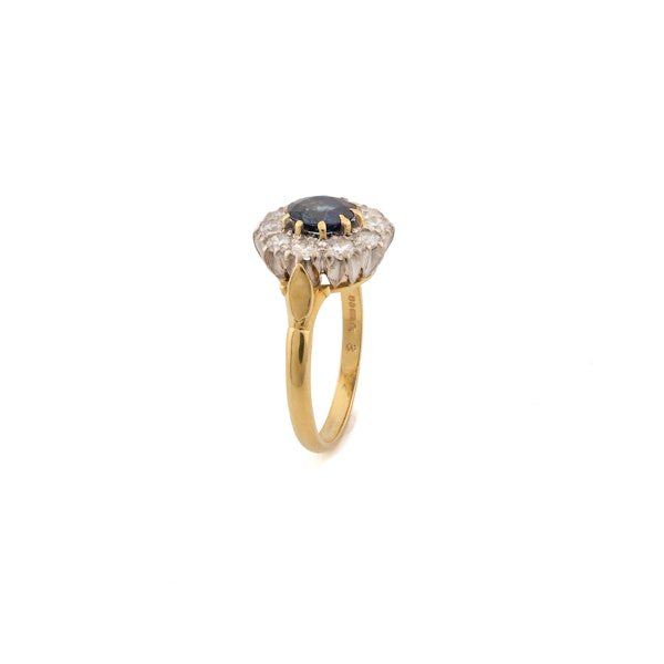 Vintage 18ct Yellow Gold Sapphire and Diamond Cluster Ring - image 3