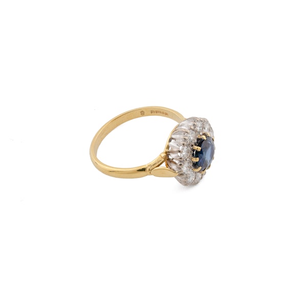 Vintage 18ct Yellow Gold Sapphire and Diamond Cluster Ring - image 4