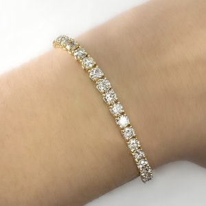 7.5ct Diamond Tennis Bracelet - Saddingtons Jewellery Stand 375