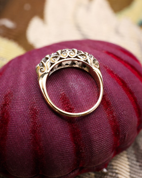 Downstairs at Grays: 18ct Yellow Gold Five Stone Diamond Ring, English Circa 1890 - image 4