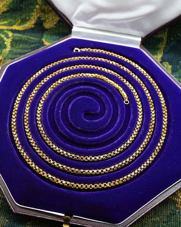 Downstairs at Grays: A very fine Georgian Pinchbeck Chain Circa 1790, with later clasp. - image 2