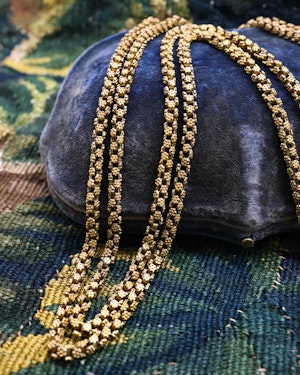 Downstairs at Grays: A very fine Georgian Pinchbeck Chain Circa 1790, with later clasp.