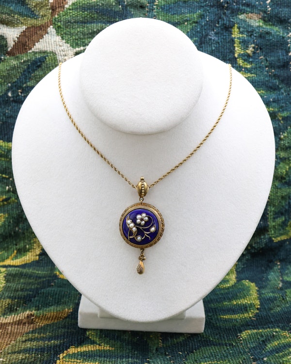 Downstairs at Grays: 15ct Yellow Gold (Tested), Etruscan Revival, Enamel Pendent Circa 1870 - image 2