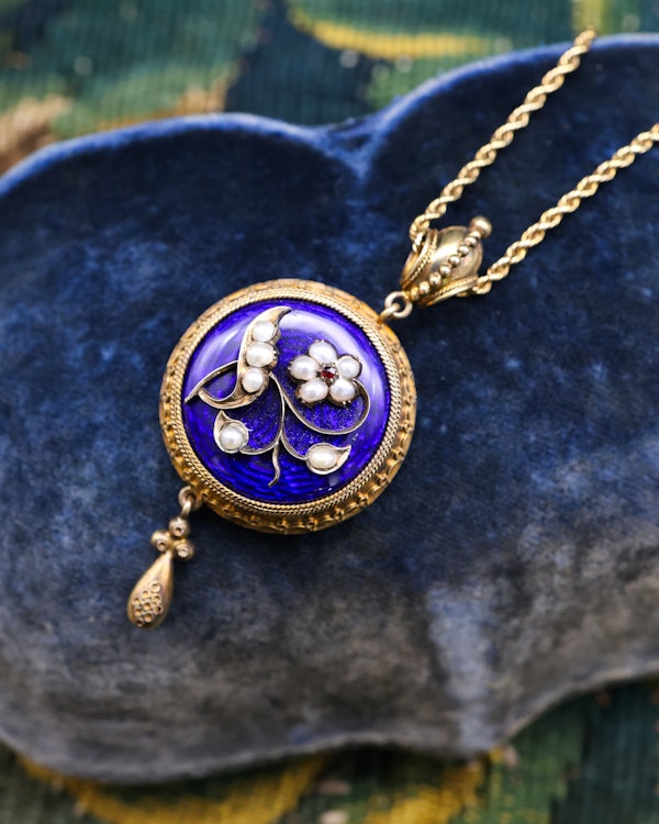 Downstairs at Grays: 15ct Yellow Gold (Tested), Etruscan Revival, Enamel Pendent Circa 1870 - image 1
