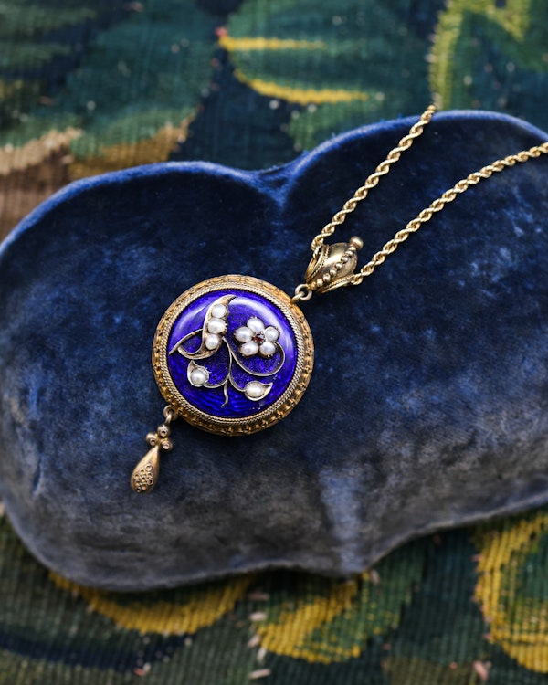 Downstairs at Grays: 15ct Yellow Gold (Tested), Etruscan Revival, Enamel Pendent Circa 1870 - image 3