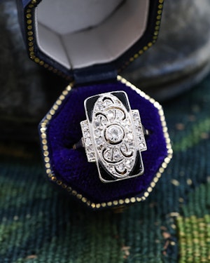Downstairs at Grays: 18ct Yellow Gold & Platinum Diamond and Black Onyx Plaque Ring Circa 1930