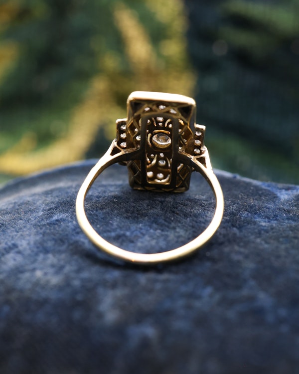 Downstairs at Grays: 18ct Yellow Gold & Platinum Diamond and Black Onyx Plaque Ring Circa 1930 - image 1