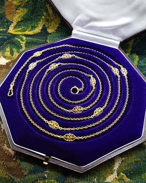 Downstairs at Grays: A very heavy 18 carat Yellow Gold Chain (tested), 65" Long Guard / Necklace, with eleven intermittent open lozenge designs, in the French style. 48.8 gr Circa 1890.
