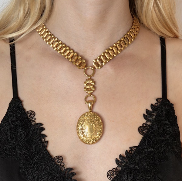 15ct Boxed Locket with Book Chain - Spectrum Antiques - image 1