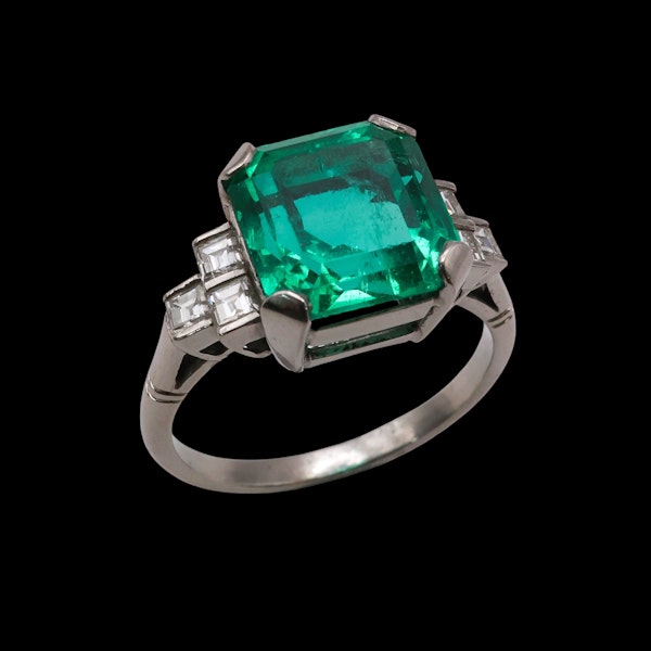 Beautiful 4.45ct Colombian Minor oil Emerald And Diamond Platinum Ring at Deco&Vintage Ltd - image 5