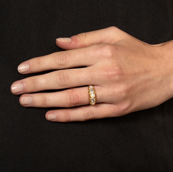 18ct Yellow Gold Opal & Diamond 5-Stone Ring - image 2