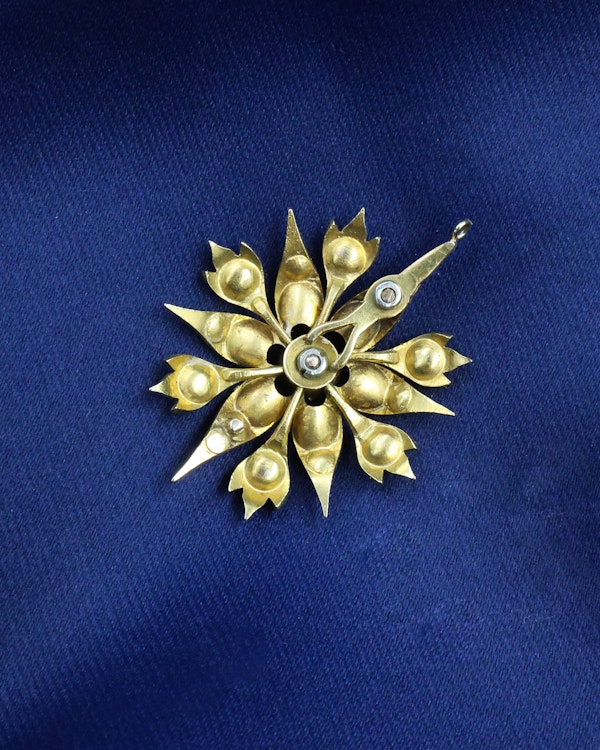 Downstairs at Grays: A fine 15ct Yellow Gold (tested) Seed Pearl & Diamond Starburst Pendant Circa 1880 - image 4