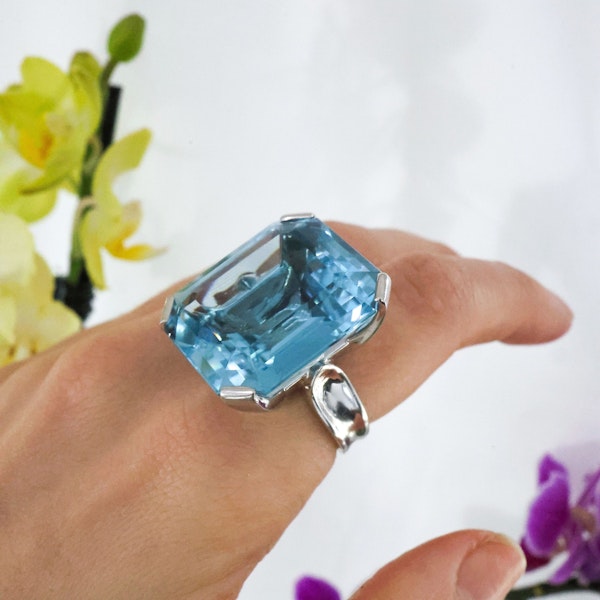 Vintage French Blue Topaz and White Gold Ring, Circa 1990 - image 4