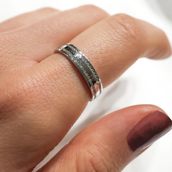 18ct White Gold Eternity / Wedding Ring - image 6