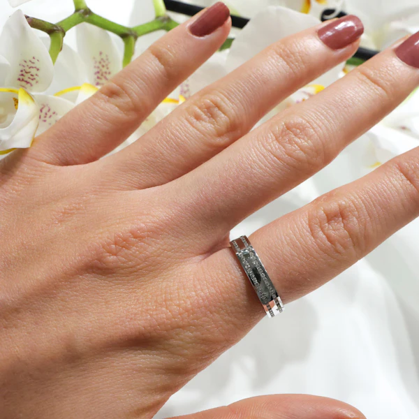 18ct White Gold Eternity / Wedding Ring - image 8